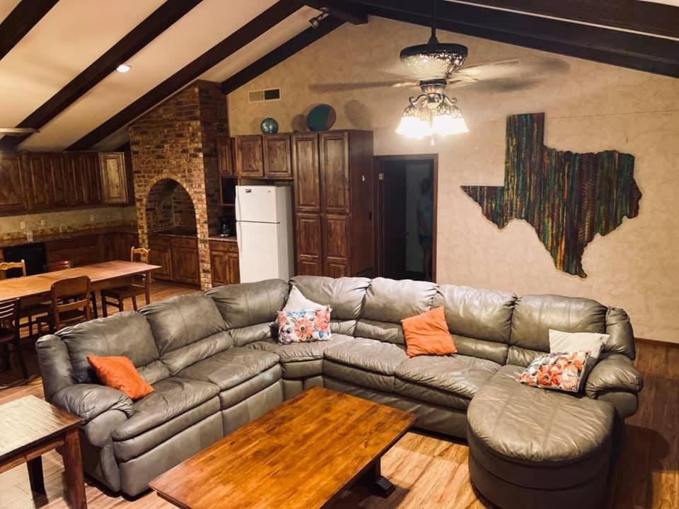 Riverstone Cabins Hotel Leakey Ngoại thất bức ảnh