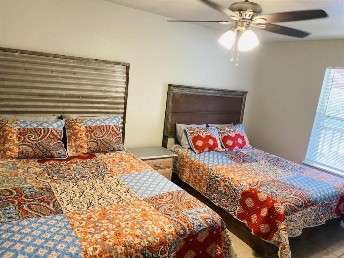 Riverstone Cabins Hotel Leakey Ngoại thất bức ảnh