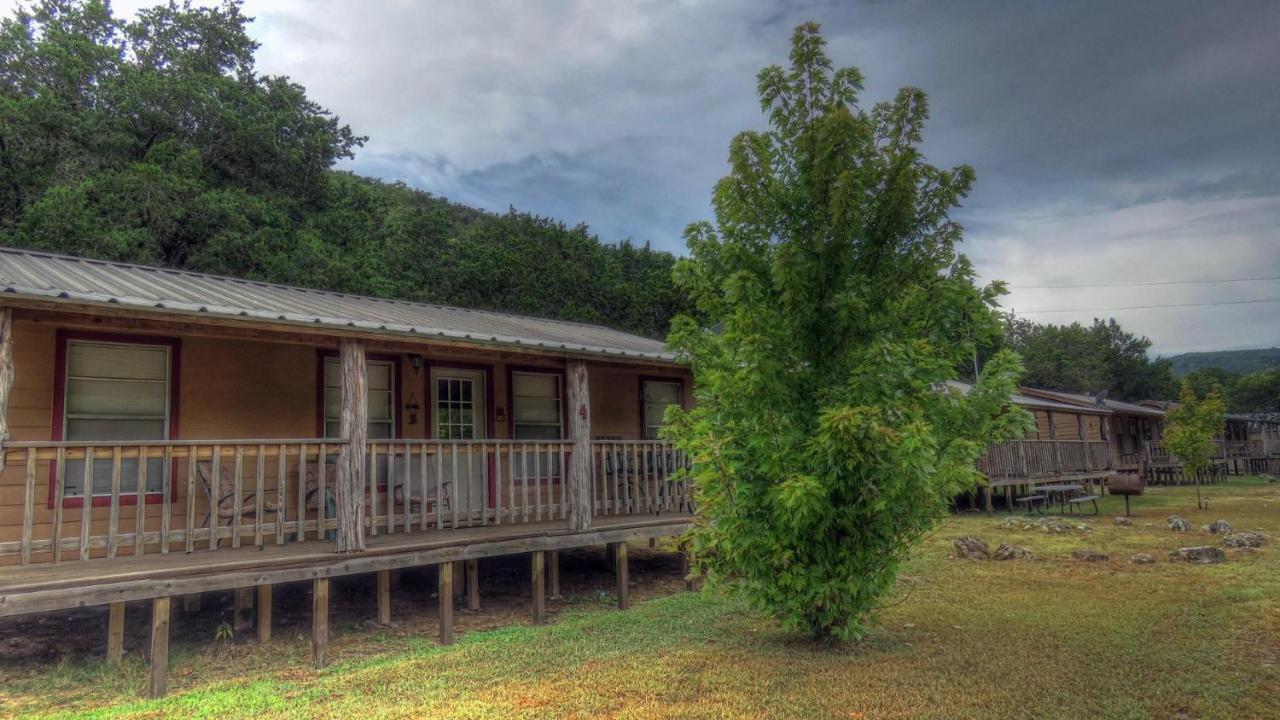 Riverstone Cabins Hotel Leakey Ngoại thất bức ảnh