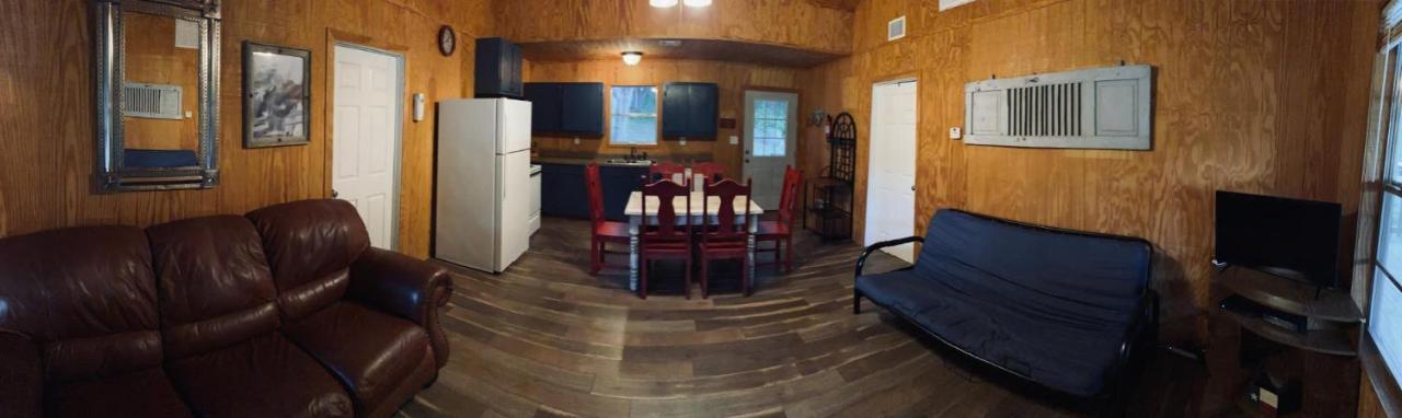 Riverstone Cabins Hotel Leakey Ngoại thất bức ảnh